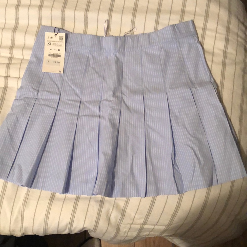 XL ZARA mini skirt. Pleated lite blue with white pin stripe